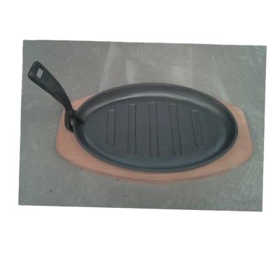 China Cast iron stocked 9.5 inch pre seasoned sizzle pan and wooden underliner for sale