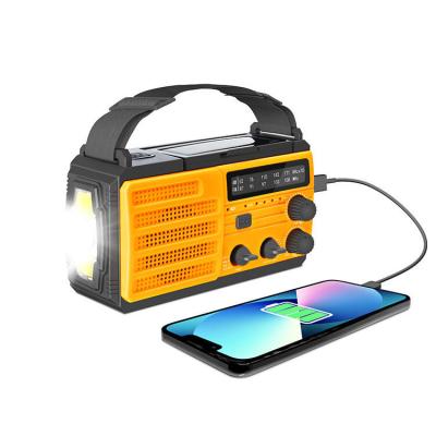 China PORTABLE Reliable Outdoor Solar Hand Crank Radio Rechargeable Emergency AM Fm Radio Built-in Charging Line 8000mAh for sale