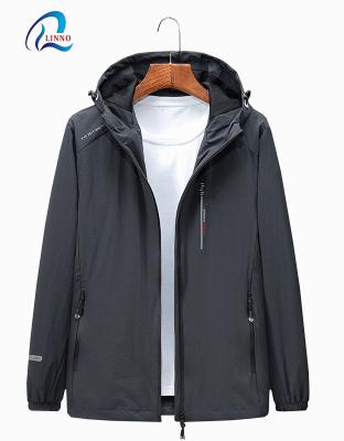 China Durable Men's Outdoor Sports Breathable Softshell Lightweight Customizable OEM Anorak for sale