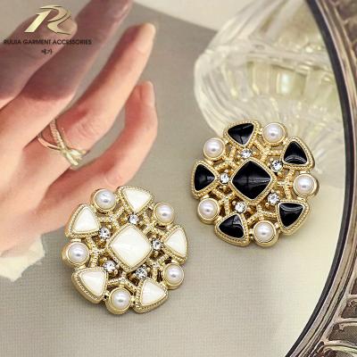 China Oil Viable Zinc Alloy Fashionable Round Leg Drip Metal Sewing Buttons with Rhinestone and Beads for Clothing for sale