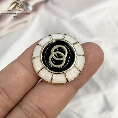 China Viable high quality metal zinc alloy round sewing button for clothing for sale