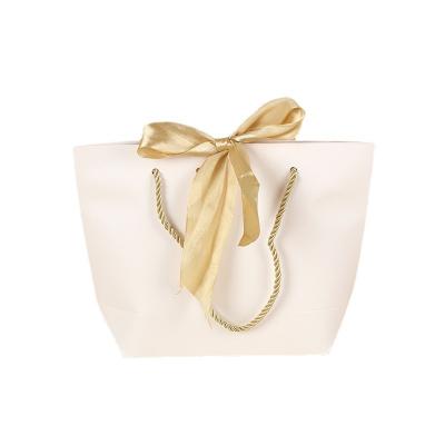 China Custom Made Recyclable Private Luxury Custom LOGO Envelope Paper Gift Bag For Wedding Bridesmaid Hand for sale