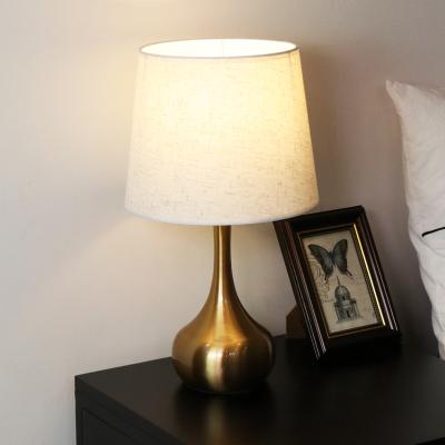 China Factory direct sales style home office bedroom switch iron round base portable luxury table lamp for sale