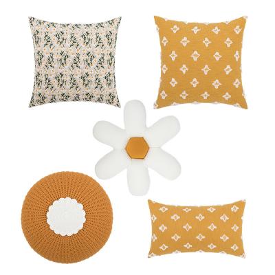 China Chinese Decorative Yellow Tufted Round Nondisposable Small Daisy Throw Pillows Cover Cases Factory Price for sale