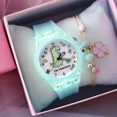 China Wholesale 2pcs/set Chronograph Watch Gift Beautiful Sets Ladies Girls Watch Gift Sets For Women Send Four Leaf Clover Bracelet for sale