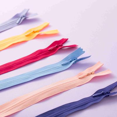 China Wholesale #3 #4 #5 High Quality Custom Colored Zippers Invisible Viable Nylon Zipper Puller For Dresses for sale