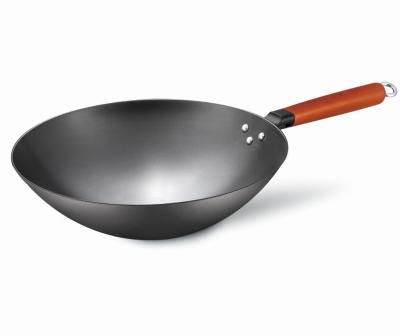 China Sustainable Kitchen Cookware Cast Iron Wok With Wood Handle Flat Or Round Bottom With Beech Wood Handle for sale