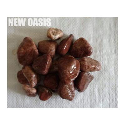 China Red brown color pure snow white  Stone Marble Machined Tumbled Pebbles for Landscapping Decorations driveway for wholesale à venda