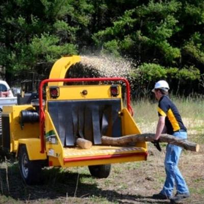 China Crushing wood in the wood chipper Forest Industrial Wood Shredder Chipper small chips 25-30cm wood chipper sherdder for sale