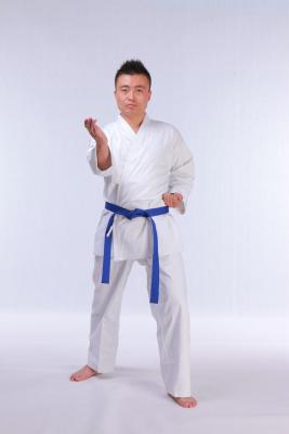 China Soldado enrollado en el ejército largo del uniforme del karate de la manga, traje blanco del karate para los adultos en venta