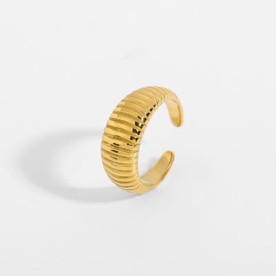 China CLASSIC Style 18K Oxhorn Ring Stainless Steel Stripe Thick Hot Selling Gold Plated Women's Ring for sale