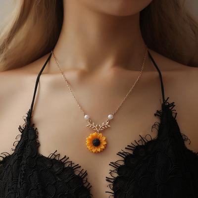 China Hot Selling Trendy Women's Style Pearl Pendant Necklace Lead Free Nickel Free Sunflower for sale