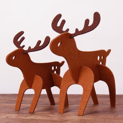 China Popular Handmade Christmas Gift DIY Set Christmas Felt Deer Decorative Christmas Table Decoration for sale