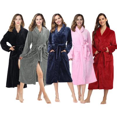 China QUICK DRY Women Pajamas Sleepwear 100 Polyester Winter Plush Bathrobe  Fleece Bathrobe Printing Bulk Womens Bathrobe Set for sale