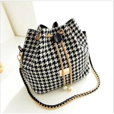 China Fashion Casual Women's Plaid Bucket Bag Shoulder Sling Chain Handbag for sale