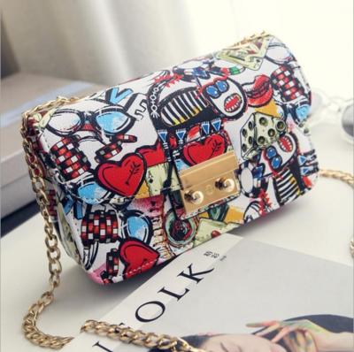 China 2020 Daily Used Cross - Body Graffiti Clips Sling Bag Women Fashion Design Leather Messenger Bags for sale