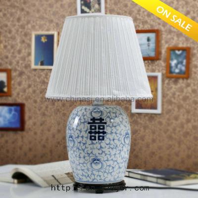 China Traditional Oriental Blue And White Porcelain Table Lamp for sale