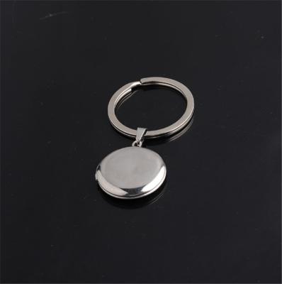 China Fashionable Stainless Steel Heart Key Chain Box Photo DIY Spenable Metal Key Chain for sale