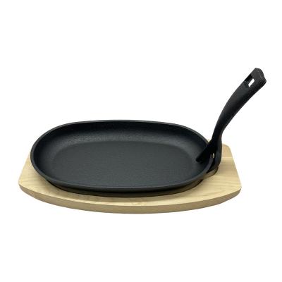 China Best Selling Viable Sizzling Oval Fajita Pre-Seasoned Cast Iron Serving Tray Sizzling Pan With Wooden Base Plate for sale