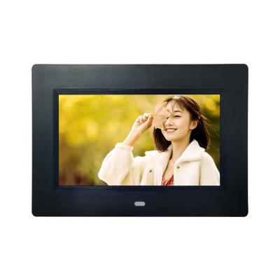 China Share Pics Somy Videos Customized 7 Inch Usb Power LCD Collage Picture Digital Photo Frame for sale