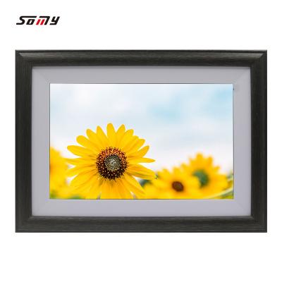 China Latest Share PICS Videos Somy Design 10 Inch Wifi Digital Photo Frame Wooden Digital Large Size Picture Frame for sale