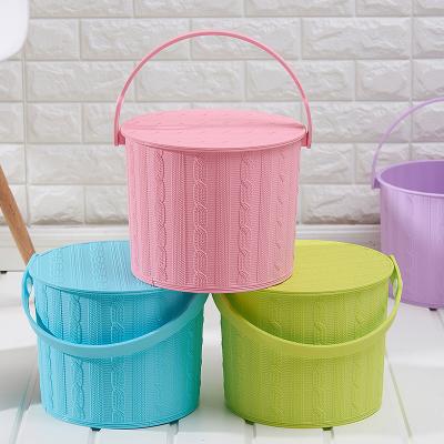 China Sustainable Simple woven thickened plastic bucket Portable kitchen trash can with lid Household portable bucket with lid for sale