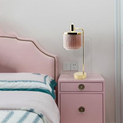 中国 Creative Golden Plated Iron Base with Pink Tassel Silk Fringe Table lamp(WH-MTB-158) 販売のため