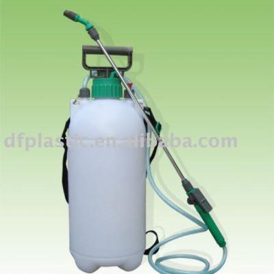 China Agriculture 7L plastic manual pressure sprayer with should cripple for garden irrigation for sale