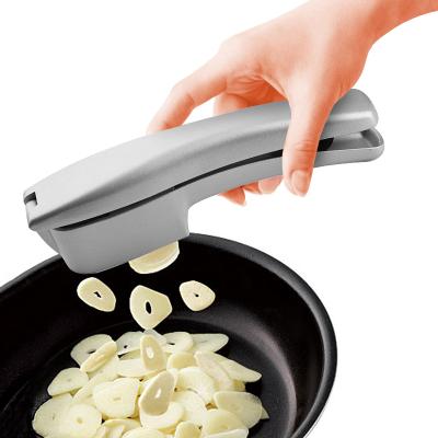 China Viable Multifunctional Garlic Press Kitchen Accessories 2 In 1 Ginger Cleaver Garlic Crusher for sale