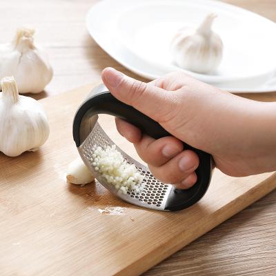 China Stainless Steel Ginger Crusher Manual Garlic Presser Kitchen Accessories High Quality Viable Home Tools for sale