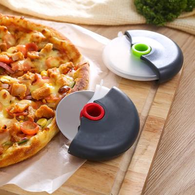 China Sustainable Multifunctional Round Plastic Shell Pizza Cutter Protective Pizza Tool Stainless Steel Blade for sale