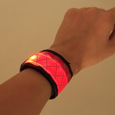 China Hot Selling Bright Color Stability Trend LED Bracelet Party Decoration Glowing Glowing Bracelet for sale