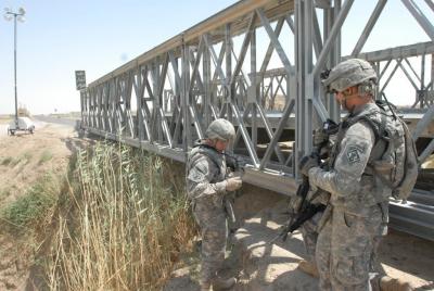 Chine Les militaires utilisent le pont de botte en acier assemblé de long pont d'envergure avec la surface galvanisée à vendre