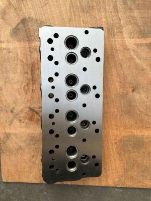 China 6144-11-1112 Komatsu Engine Cylinder Head Engine Model 4d94-2 Material Casting for sale