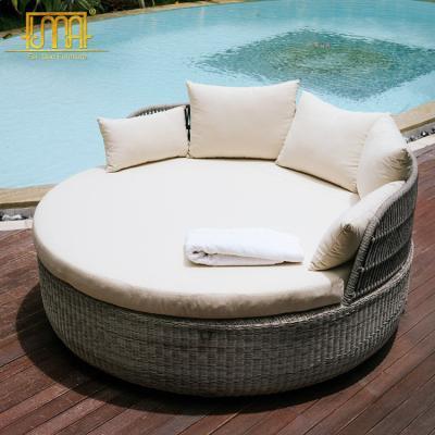 China Modern Round Wiker Rattan Round Outdoor Folding Bed Hanging Daybed for sale