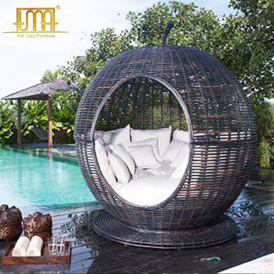 China Modern Huge Modern Apple Shape Round Outdoor Furniture Rattan Daybed for sale