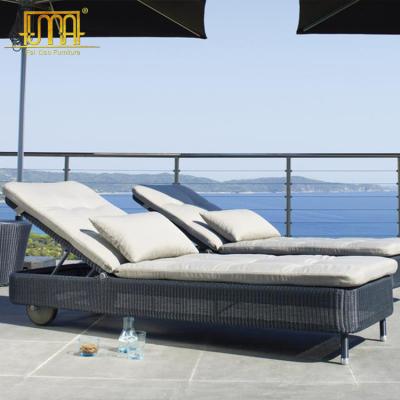 China Modern Beach Furniture Wicker Rattan Folding Sofa Day Bed Sun Sofa for sale