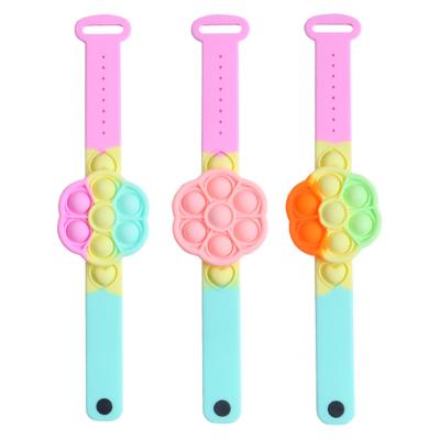 China Silica Gel Flower Wiggler Toy Wristband Bracelet Spinner Hand Jumping Plastic Spinner He Wiggle Toy Amazon for sale