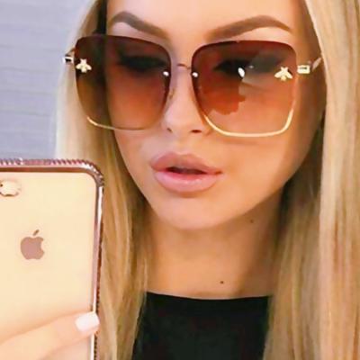 China Fashion Sunglasses 2020 Small Square Sunglasses Oversized Bee Sun Glasses UV400 New Fashion Lady Women Men Gradient Lens for sale