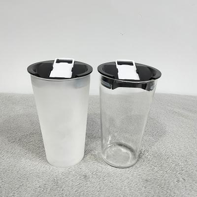 China DIY 20oz Sublimation Beer Opener Modern Empty Pint Glass Mugs Frosted Clear Beer Glass Mugs With Opener Lids for sale