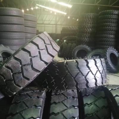 China For light trucks and solid tire 700x12 skid steer tubeless / firklift forklift tires 10-16.5 12-16.5 14-17.5 for sale