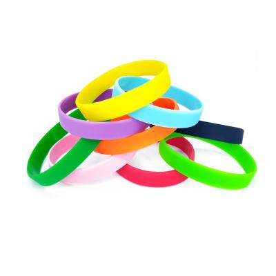 China FASHION Customized Size Cheap Promotion Silicone Wristbands Quanty Silicone Wristbands for sale