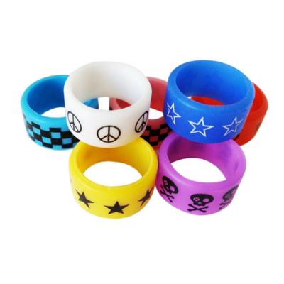 China Fashion 2020 New Designs Fashion Personality Silicone Finger Rings Cheap High Quality Silicone Ring for sale