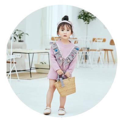 China Latest design anti-shrink children sleeving long princess to keep warm comfortable knitted spring and autumn girls dress with lace bow for sale