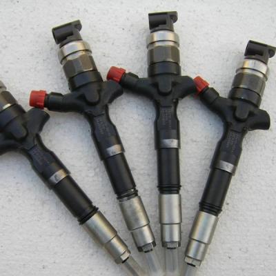 China Good Quality Injector 095000-7781 Diesel Fuel Injector 23670-30280 Standard 2KD 1KD Size for sale