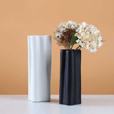 China Modern Living Room Handbag White Ceramic Vase Decoration Tabletop Modern Decor Flower Vase For Ceramic Decoration for sale