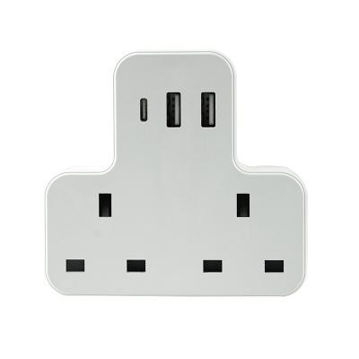 China Commercial High Quality 20W 2 x Automatic Power Plug 2 x USB Plug UK Charger for sale