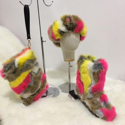 China Anti-skid Shoe-woman boot classic fashion snow shoes cheap white black boots with fur women for sale