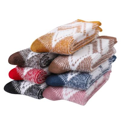 China New Products Ladies Socks Manufacturer QUICK DRY Winter Socks Fashion Pattern Ladies Woolen Socks for sale