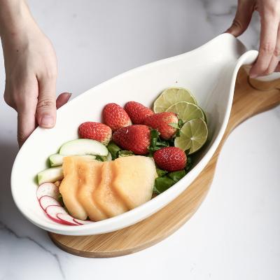 China Unique Decorative White Fruit Bowl Tableware Porcelain Stocked Ceramic Salad Bowl With Wood Tray for sale